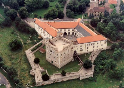 1024px-sarospatak_-_castle.jpg